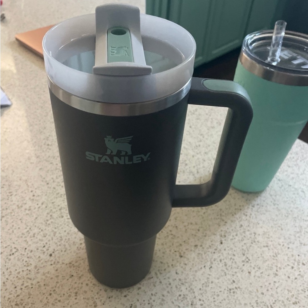 Stanley graphite and mint 40 oz